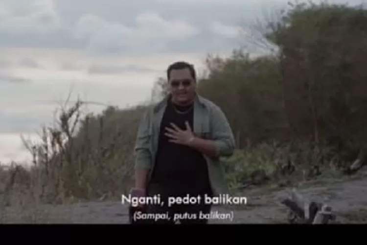 Ndarboy Genk saat melantunkan lagu Mendung Tanpo Udan (Youtube Ndarboy Genk)