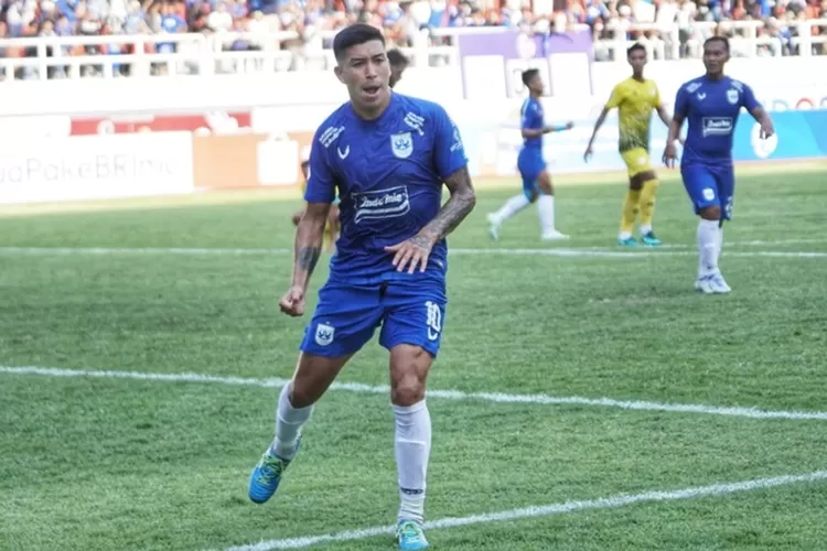 Jonathan Cantillana saat mencetak gol di babak pertama. PSIS Semarang berhasil mengalahkan Barito Putera 2-1.  (Ayosemarang.com/ Audrian Firhannusa)