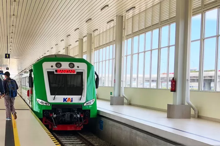 KA Bandara YIA saat berada di Stasiun Bandara YIA di Kulon Progo, DIY, Senin (30/8/2021).  (ANTARA/Eka Arifa Rusqiyati)
