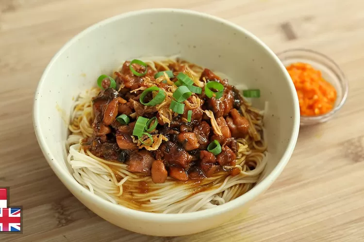 Tampilan Misoa Ayam Kecap ala chef Devina Hermawan.  (Dari akun YouTube Devina Hermawan)