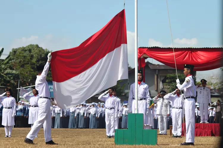 5 Contoh Puisi Tema Kemerdekaan Indonesia Terbaik Dan Penuh Makna