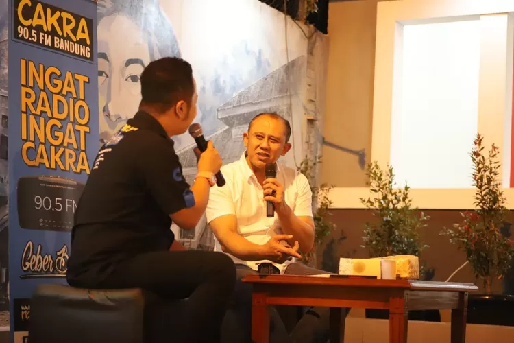 Wakil Ketua DPRD Kota Bandung, Achmad Nugraha, D.H., S.H., menjadi narasumber dalam talk show bertema 