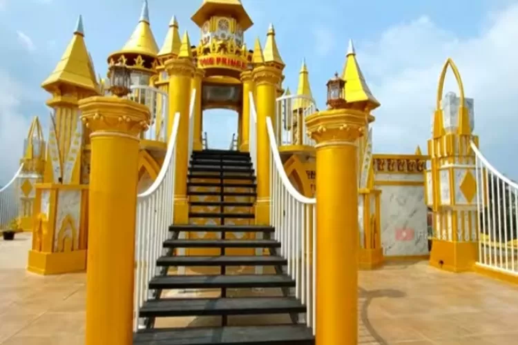 The Prince By Sambal Majikan, Wisata Kuliner di Puncak Cianjur Seperti Berada di Istana Kerajaan (chanel youtube Friska Yeni)