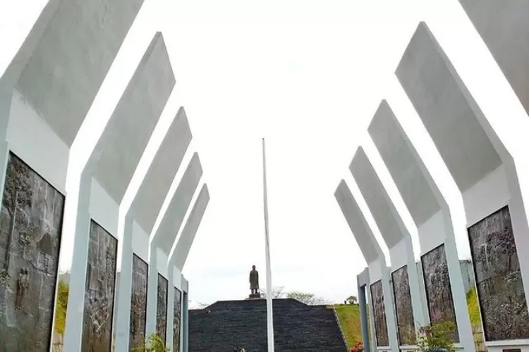 Monumen Jendral Sudirman sebagai salah satu rekomendasi tempat wisata di Pacitan yang bersejarah ( Instagram.com/frendi_setiawan_pradikdo)