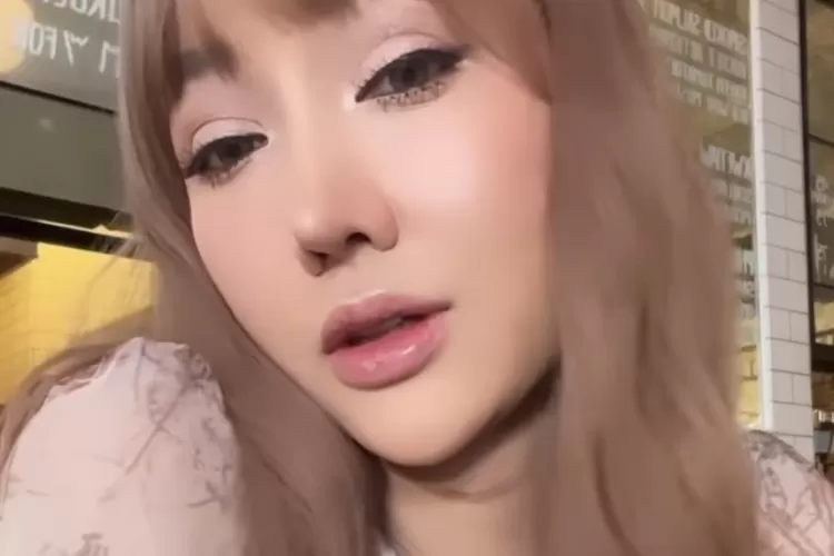 Wajah Baru Lucinta Luna Setelah Operasi Plastik, Netizen : Mirip Babie (Gorajuara.com/Instagram @lucintaluna_manjalita)