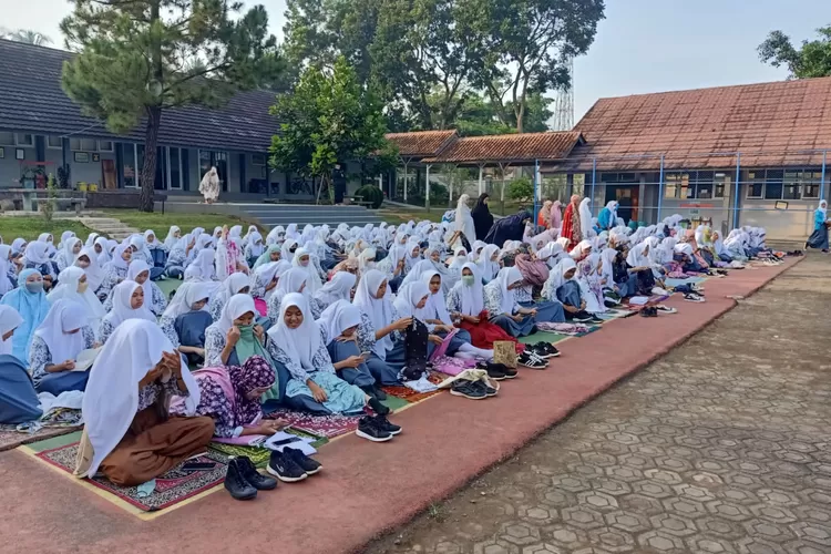 Kebersamaan Sangat Terasa Setiap Pagi Di Saat Seluruh Siswa dan Guru Bersama-Sama Melaksanakan Shalat Dhuha 12 Rakaat  (GoraJuara.com/dok AKSI)