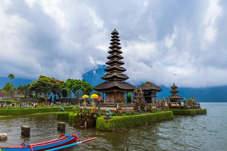 11 Destinasi Wisata Pura Terbaik Di Bali yang Layak Dikunjungi ( Akun Twitter @Skmurari)