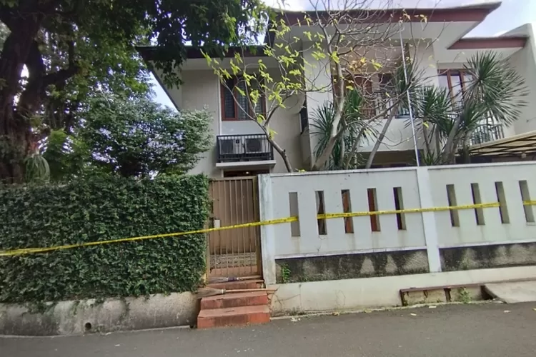 Situasi rumah Ferdy Sambo saat di gledah Timsus Polri di Jakarta (pic/pmjnews.com)