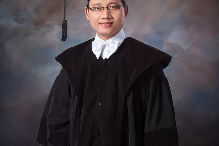 Prof. Dr. apt. Satibi, M.Si (Dokumen Humas  UGM.)