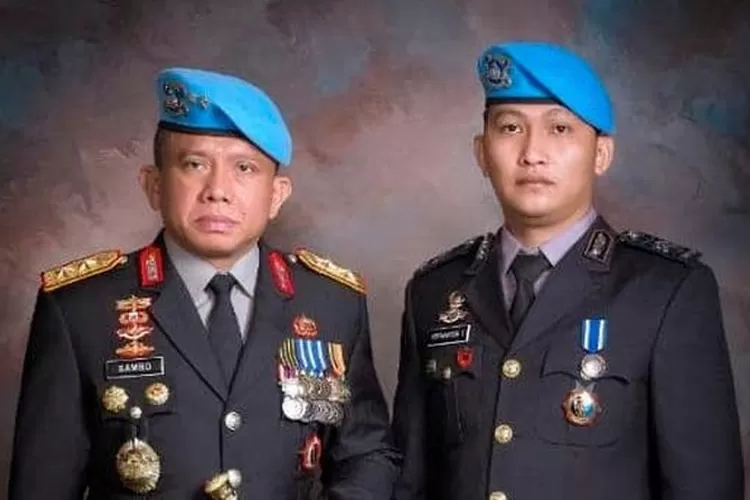 Foto Irjen Ferdy Sambo (kiri) bersama korbannya Brigadir Novriansyah Yoshua Hutabarat atau Brigadir J. Irjen Ferdy Sambo menulis surat terbuka atas kasus pembunuhan Brigadir J. (Istimewa)