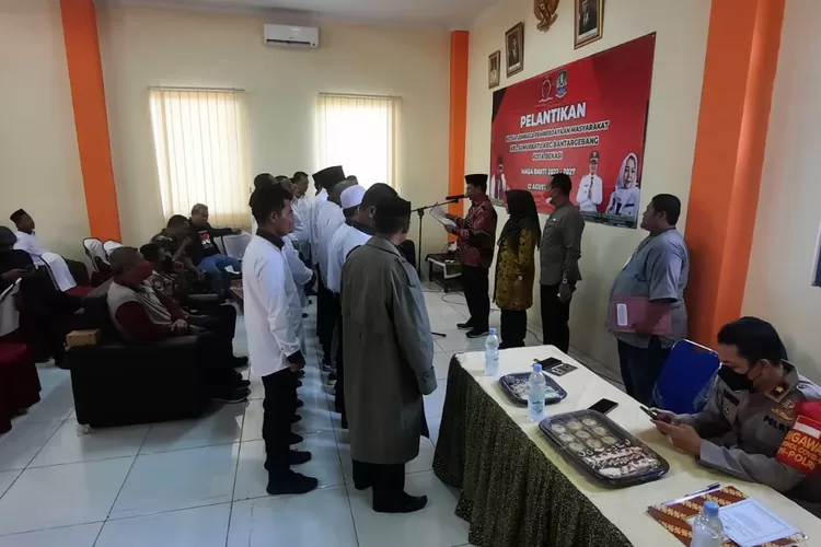 Ketua Forum RW Bantargebang Kiman masuk jajaran kepengurusan LPM Sumur Batu. (FOTO: Dok. LPM).