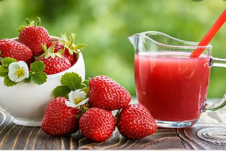 Stroberi, selain menyegarkan juga buah berkhasiat untuk kesehatan otak (G. Windarto)