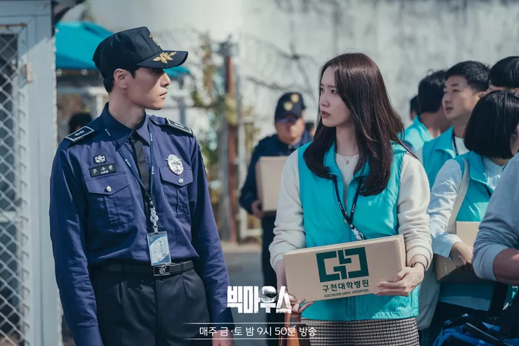 Spoiler Big Mouth episode 6, YoonA menjadi seorang relawan di penjara tempat suaminya berada  (Gorajuara/dok: Soompi)