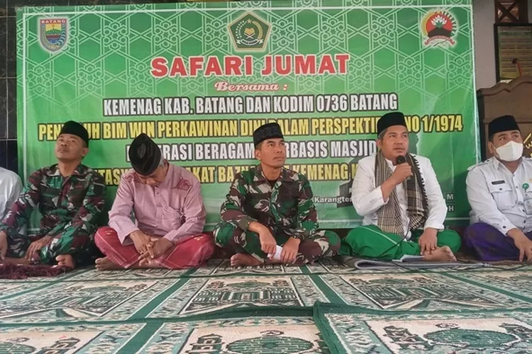  Kepala Kantor Kemenag Batang M. Aqsho saat safari Jumat Salat Jumat di Masjid Al Hidayah, Desa Karangtengah, Kecamatan Subah, Kabupaten Batang, Jumat 12 Agustus 2022.  (Foto: dok&nbsp;)