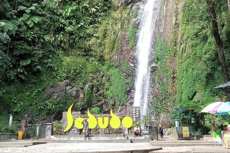 Air Terjun Sedudo salah satu rekomendasi tempat wisata di Nganjuk Jawa Timur. (Instagram/@wisata_sedudo_nganjuk)