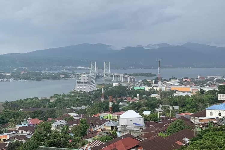 Destinasi wisata di Kota Ambon sekaligus belajar sejarah. (Akun Twitter @edbertgani)