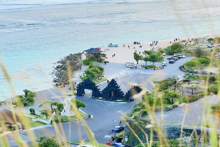Potret destinasi wisata Pantai Melasti Ungasan Bali  (akun instagram/melastibeach.official)