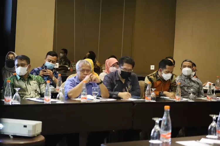 Pansus 1 DPRD Kota Bandung dalam Sosialisasi Persetujuan Substansi Raperda RTRW Kota Bandung Tahun 2022-2042, di Bandung, Kemarin ini. Dani/Humpro DPRD Kota Bandung.