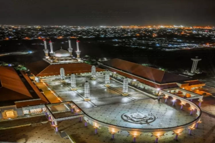 Masjid Agung Jawa Tengah, Tempat Ibadah Sekaligus Wisata Religi di Semarang (Twitter/@EventSemarang)