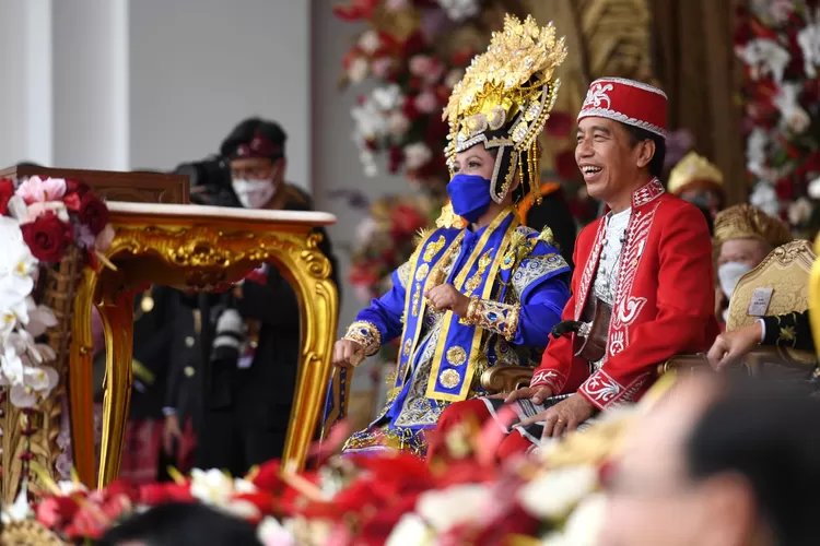 Ibu Negara Iriana Jokowi juga ikut bergoyang saat Farel bernyanyi. (ayopontianak.com/Lukas - Biro Pers Sekretariat Presiden)