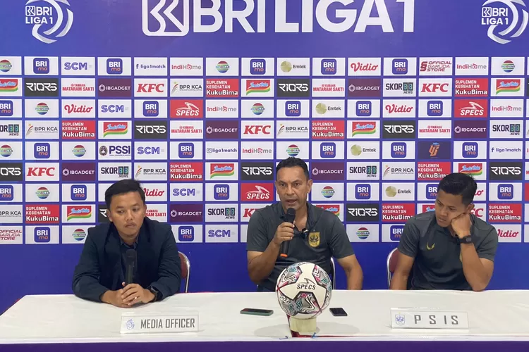 Jumpa pers PSIS Semarang lawan Persik Kediri. Sergio mentargetkan raih 3 poin. (Ayosemarang.com/ Audrian Firhannusa)