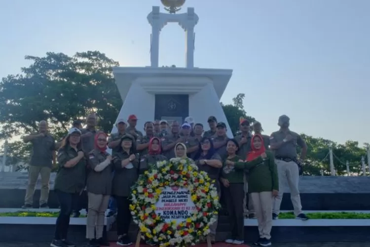 Komando Anak Kesatrian (KAK) ziarah ke makam pahlawan Giri Tunggal Semarang  (Sadono )
