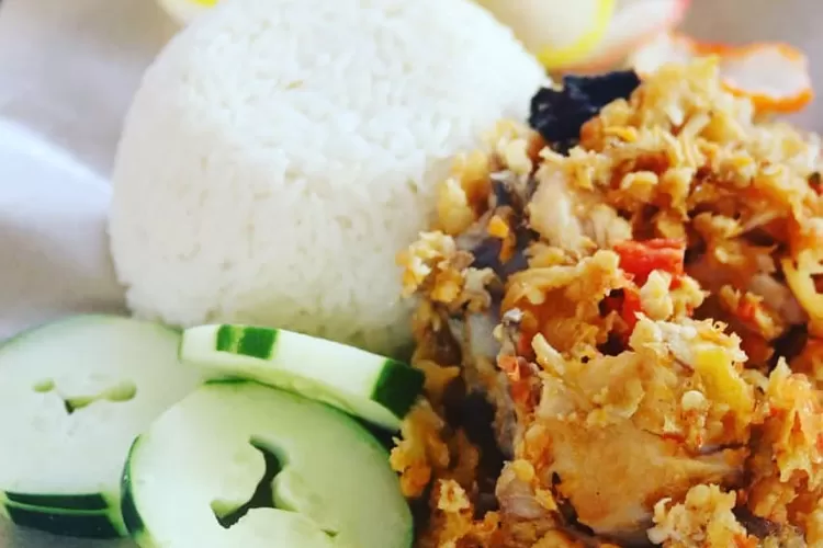 Mahasiswa Universitas Negeri Semarang wajib coba, sederet rekomendasi kuliner disekitar kampus. (Instagram @ayamdeploksemarangan)