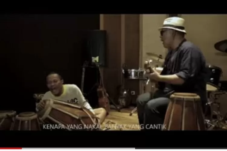 Lagu Runtah saat dinyanyikan  duet Doel Sumbang dan Sule (Youtube Sule Productions)