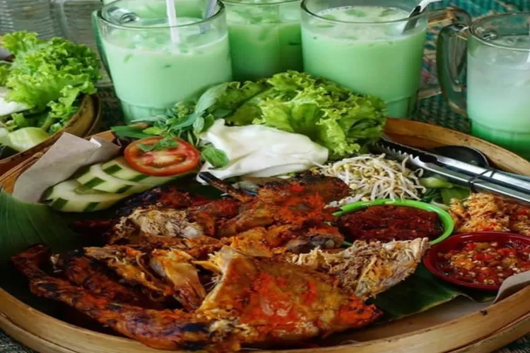 Wisata Kuliner Khas Madiun Ayam Panggang Banjarejo (Akun Instagram @ayampanggangbanjarejo by @streetfoodmadiun)