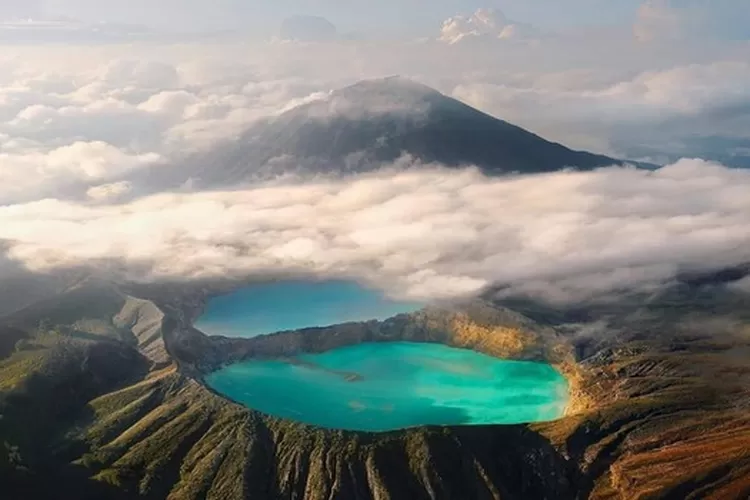 Indonesia Patut Berbangga, Beberapa Destinasi Wisata Ini  Sudah Dikenal Dunia! (Akun instagram @danaukelimutu_danautigawarna)