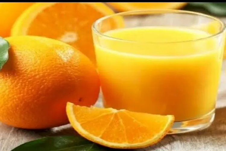 Minuman jus jeruk dan berry buah berkhasiat menurunkan risiko kehilangan memori dari waktu ke waktu. (G. Windarto)