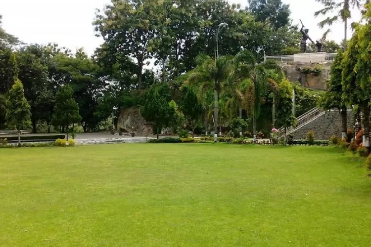 Monumen Kresek Madiun sebagai tempat wisata bersejarah (Akun Instagram @monumen.kresek)