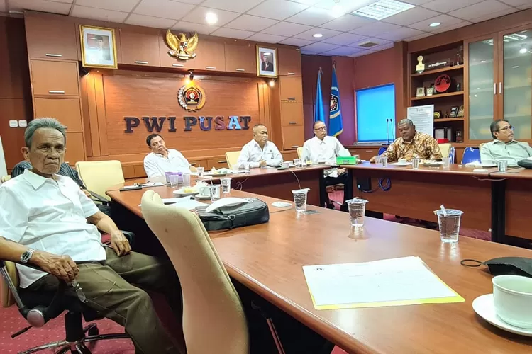 Rapat Pleno Pengurus Harian Persatuan Wartawan Indonesia (PWI) Pusat memutuskan menerima pengunduran diri dua oknum anggota PWI Lampung karena telah melakukan pelanggaran berat  (Humas PWI)