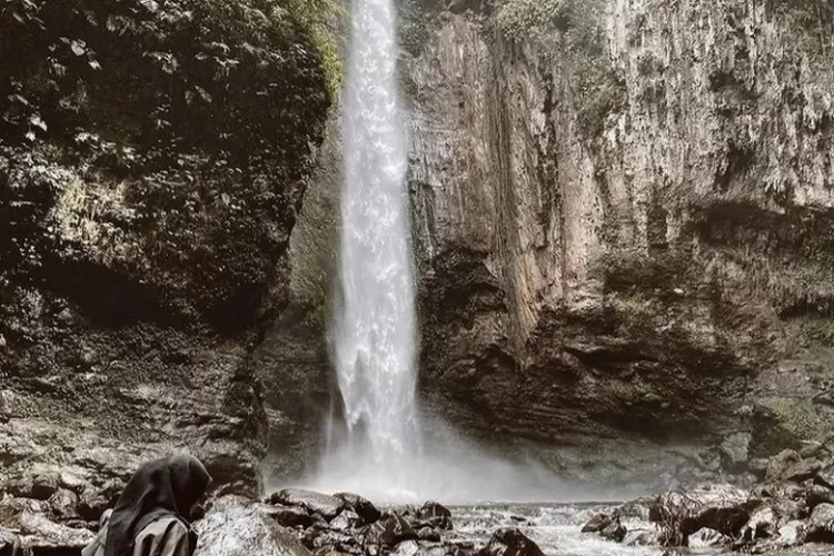 Air Terjun Bidadari, Destinasi Wisata di Lahat. Sesuai namanya, konon air terjun ini dijadikan sebagai tempat mandi oleh para bidadari (Instagram @piknikkerinci)
