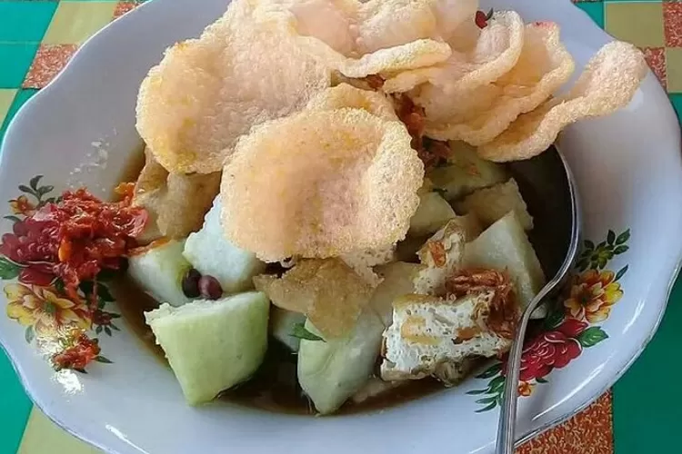 Wisata kuliner Kupat Tahu Bu Hari Bukit Sentono Gentong Pacitan (Instagram @pacitanfoodhunters by @ana_kuchikii)