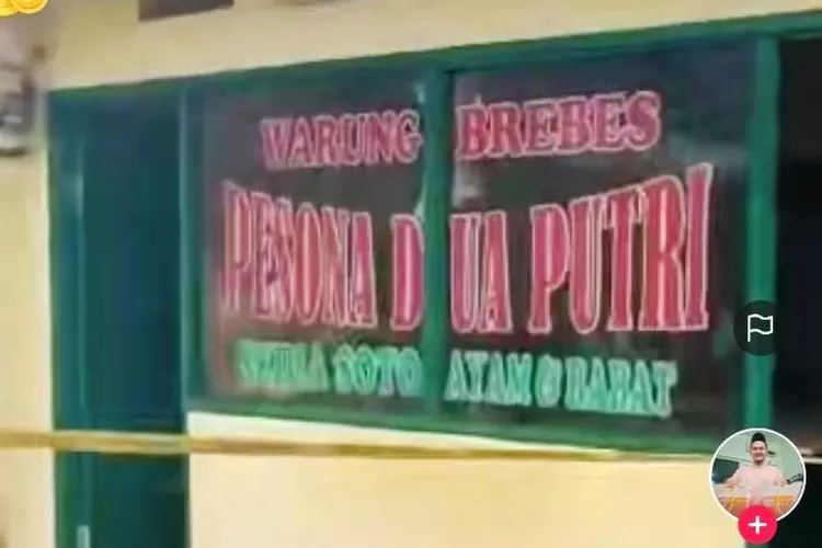 Sebuah warung makan di terhindar dari si jago merah saat terjadi kebakaran di wilayah Kebayoran Lama, Jaksel.  (Foto: Akun TikTok @kangdenii__)
