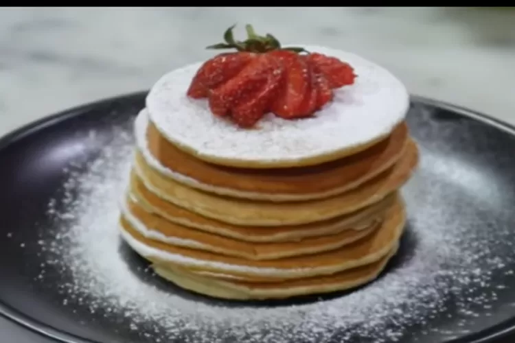 Resep Pancakes Ini Bisa Dicoba di Rumah, Enak dan Simple! (Screenshoot akun youtube Putri Uti)