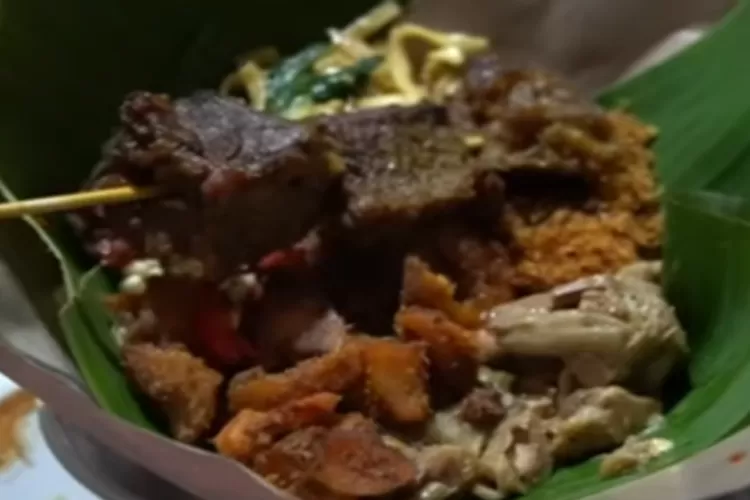 Rekomendasi Wisata Kuliner Terkenal di Malang, Sangat Legendaris! (Screenshoot akun youtube 10 BEST ID)
