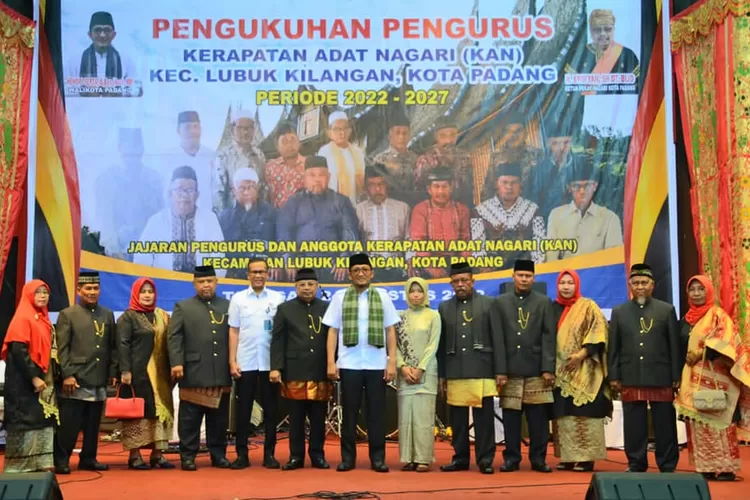  Walikota Hendri Septa foto bersama.(Prokopim Pdg)