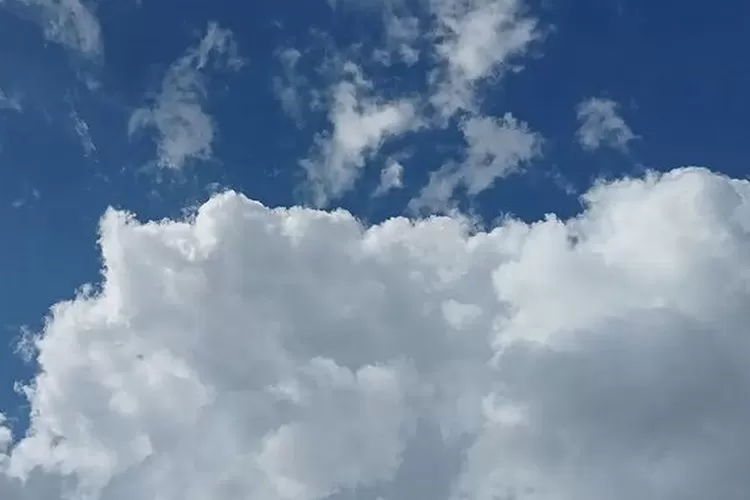 Ilustrasi, prakiraan cuaca Medan Senin 29 Agustus 2022. (Instagram/@7whitecloud)