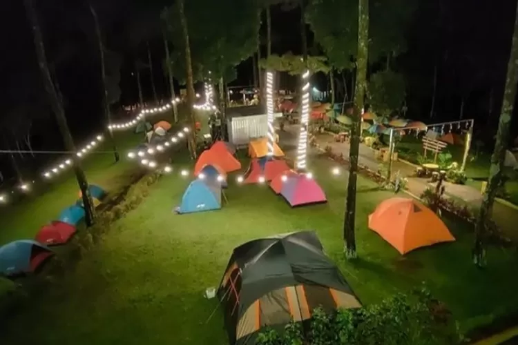 Rekomendasi tempat wisata di Magetan, khususnya camping ground. (Instagram @wisataalastuwo)