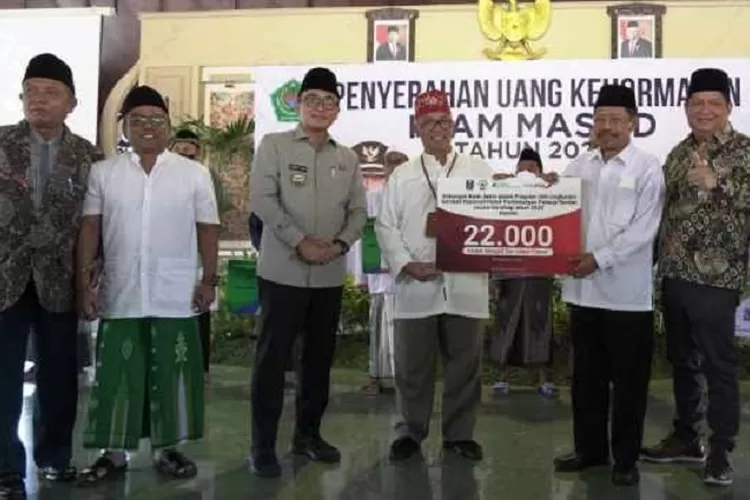 Bank Jatim saat memberikan perlindungan sosial ketenagakerjaan pada 22 ribu Imam Masjid se Jawa Timur