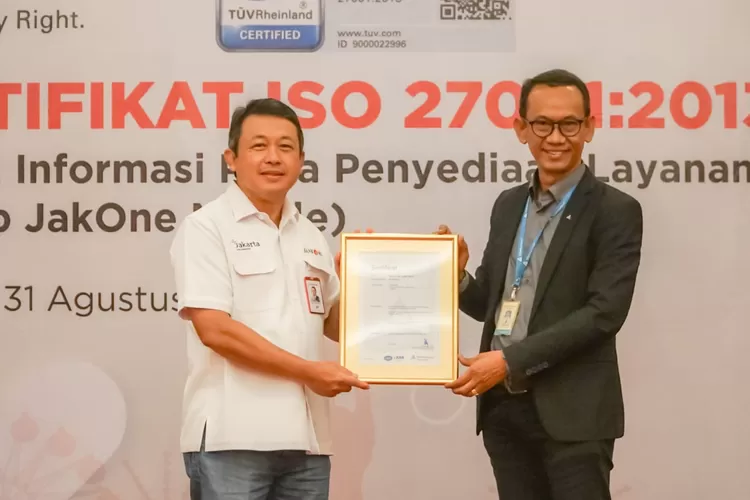 Manajemen Bank DKI menerima sertifikat ISO 27017