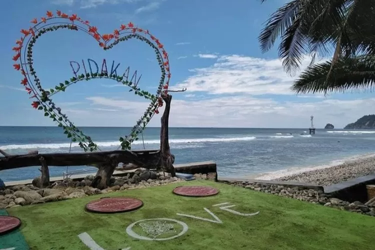 Destinasi wisata Pantai Pidakan Pacitan dan sisi unik, menarik serta spesialnya. (Instagram @pacitanadventure by @danangdr)
