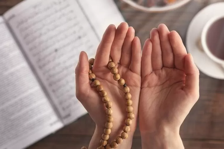 Ilustrasi sedang berdoa (Foto: Getty Images/iStockphoto/RasselOK)