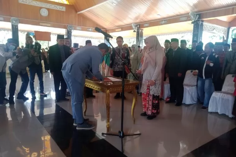 Bupati Batang Hari Muhammad Fadhil Arief (MFA), Jum'at (05/09/2022) melantik dan mengambil sumpah Jabatan Kepala Sekolah (Kepsek) dan Pengawas Sekolah (Klikanggaran/dok)