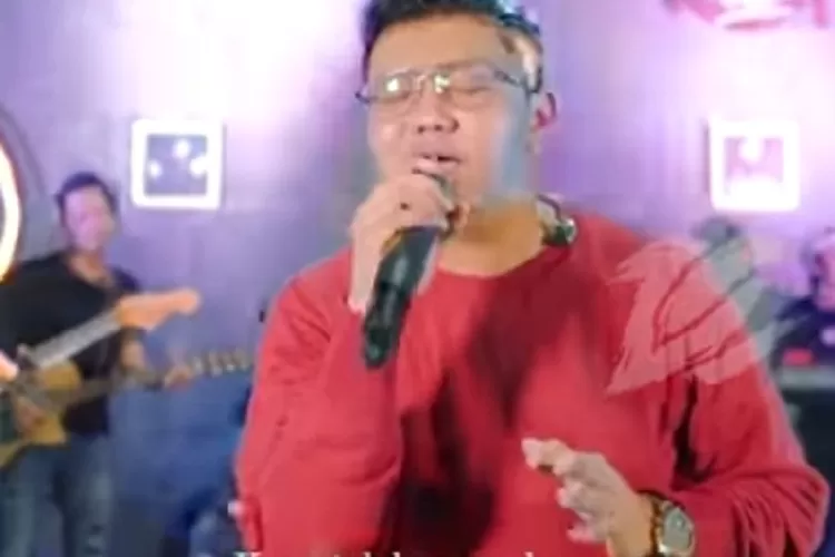 Denny Caknan saat mengcover lagu Pingal (Youtube DC Production)