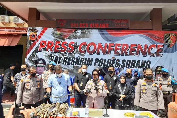 Kapolres Subang AKBP Sumarni beserta jajaran melakukan konferensi pers pengungkapan kasus praktek pengoplosan gas LPG di Mapolres Subang, Jumat 2 September 2022. (Alurinformasi)