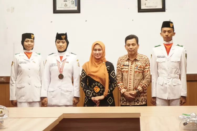 Tiga Anggota Paskibraka asal Luwu Utara Disambut Bupati dan Sekda, Kamis (1/9/2022), di Ruang Command Center  (Dok. humas kominfo Lutra)