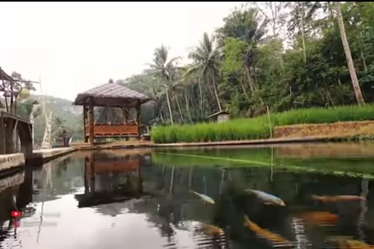 Rekomendasi destinasi wisata murah,  Umbulan Tanaka Malang atau Tanaka Waterfall di Malang. (YouTube)